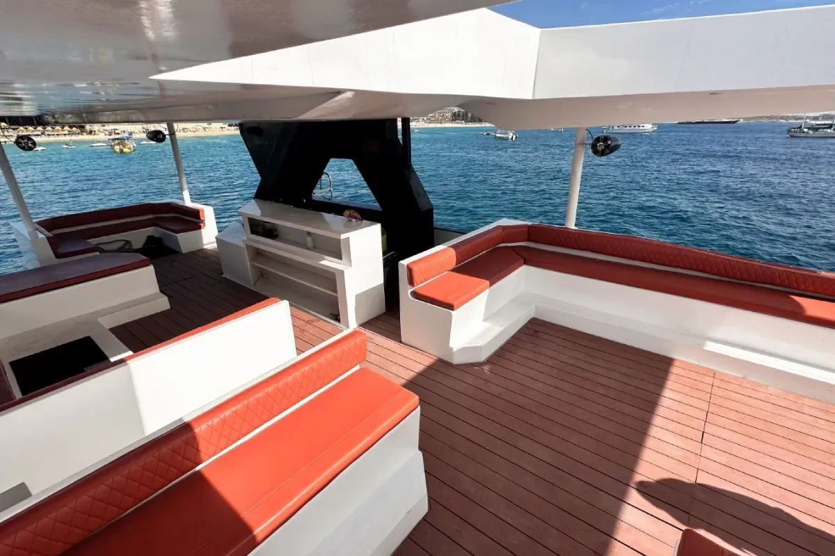 Covered deck lounge with red cushions