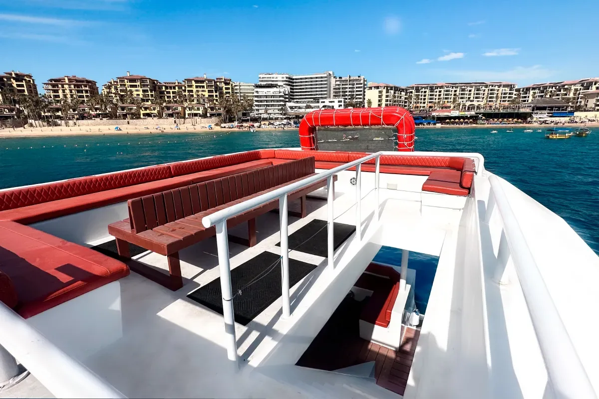 Bow seating facing Médano Beach