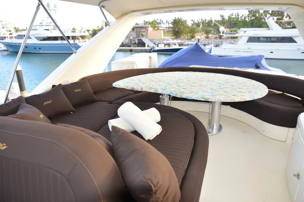 Flybridge lounge with a round table